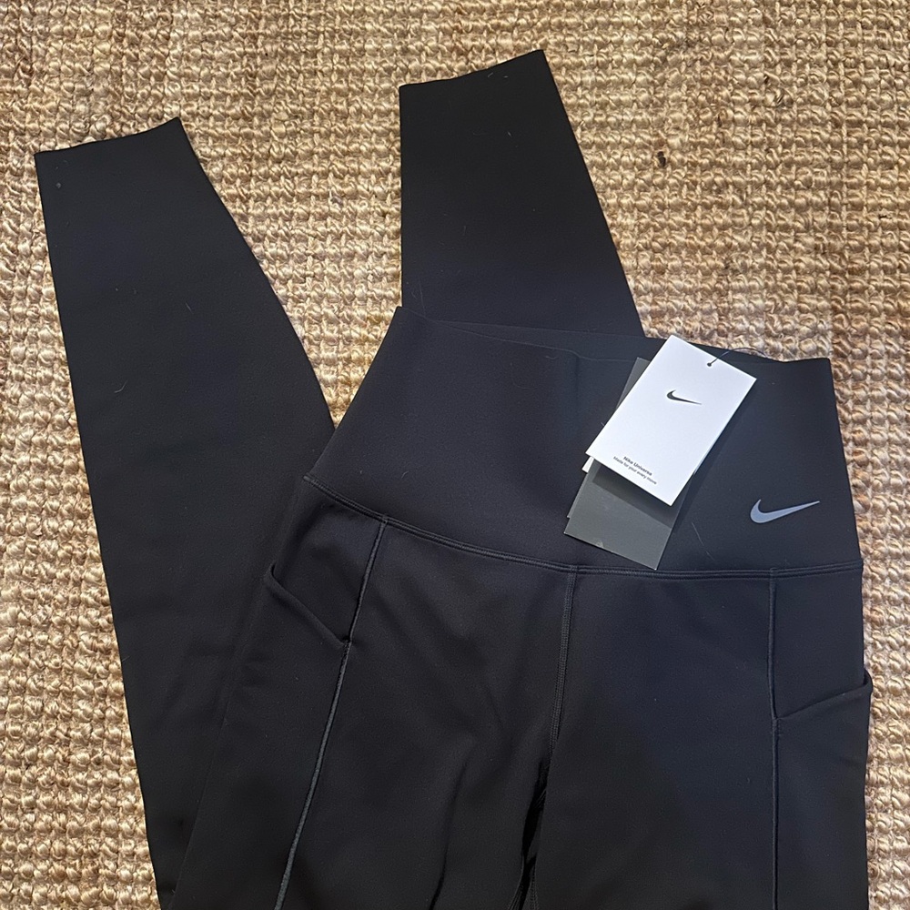 Nike Pro Black High-Waisted Leggings w/ Pockets – NWT